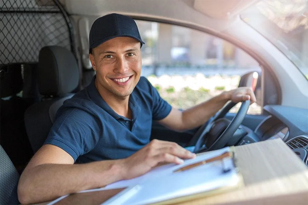 Fahrer von TEMA Transport im Transporter