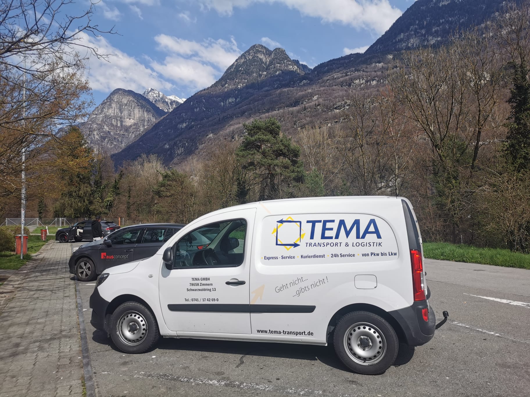 Transporter von TEMA in den Schweizer Bergen im Tessin